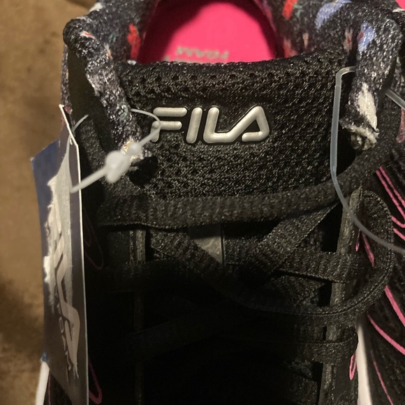 Fila brand,size 7.5, black and floral,memory foam, new with tags, comfy - Picture 4 of 10